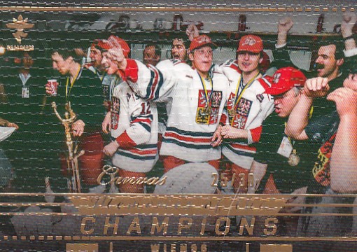 Týmové foto z šatny WIEN 96 Real Cards 2025/2026 Memories Of The Champions MCH-50 Canvas Gold /30